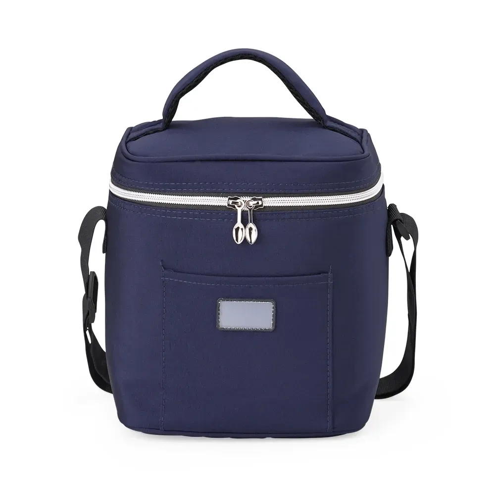 Bolsa Térmica em Tecido Sintético 10L com Plaquinha Plástica Personalizada, cor azul com preto
