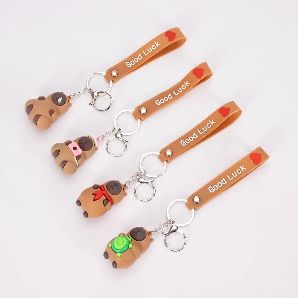 Chaveiro personalizado emborrachado em formato de capivara, com correia flexível