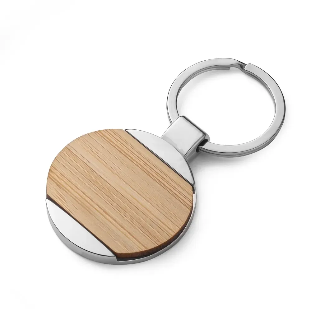Chaveiro personalizado em metal com detalhe em bambu, formato redondo