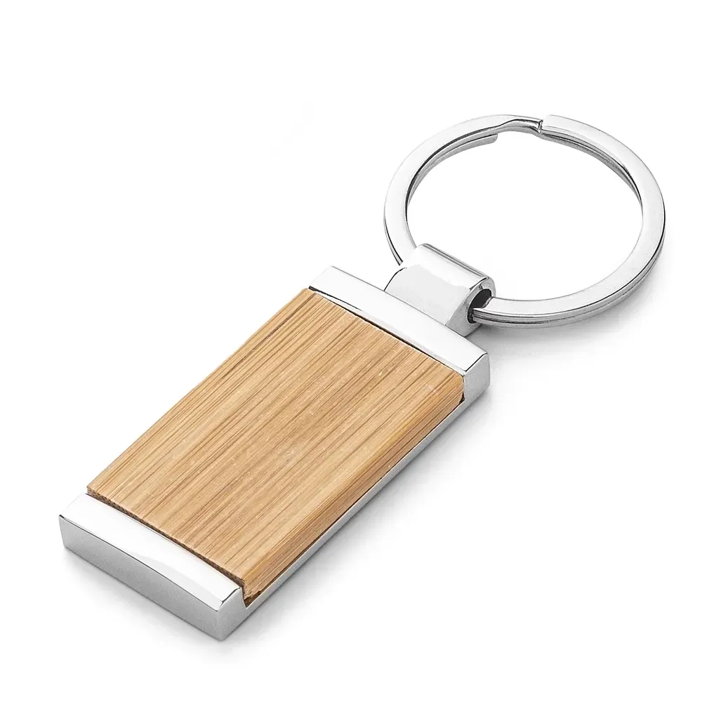 Chaveiro personalizado em metal com detalhe em bambu, formato retangular