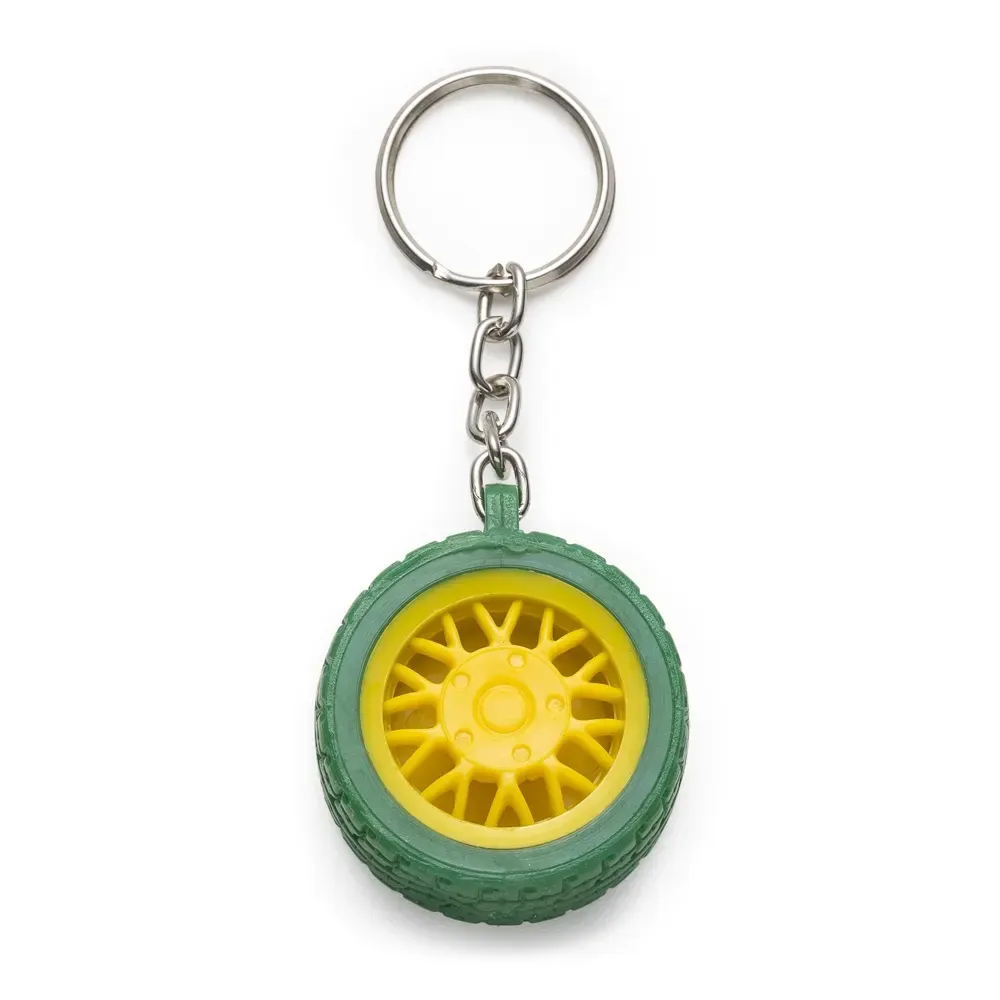 Chaveiro personalizado de plástico formato pneu, cores verde e amarelo