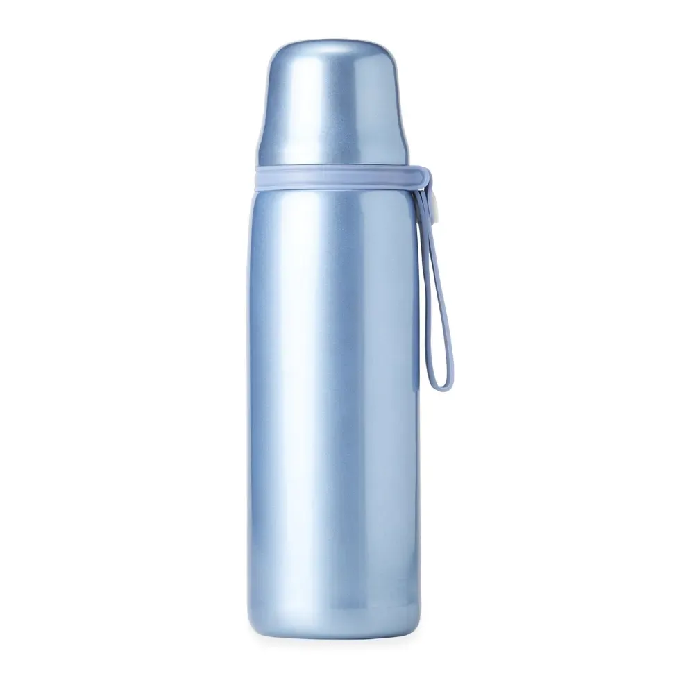 Garrafa térmica inox 850ml azul claro com infusor e tampa que vira copo
