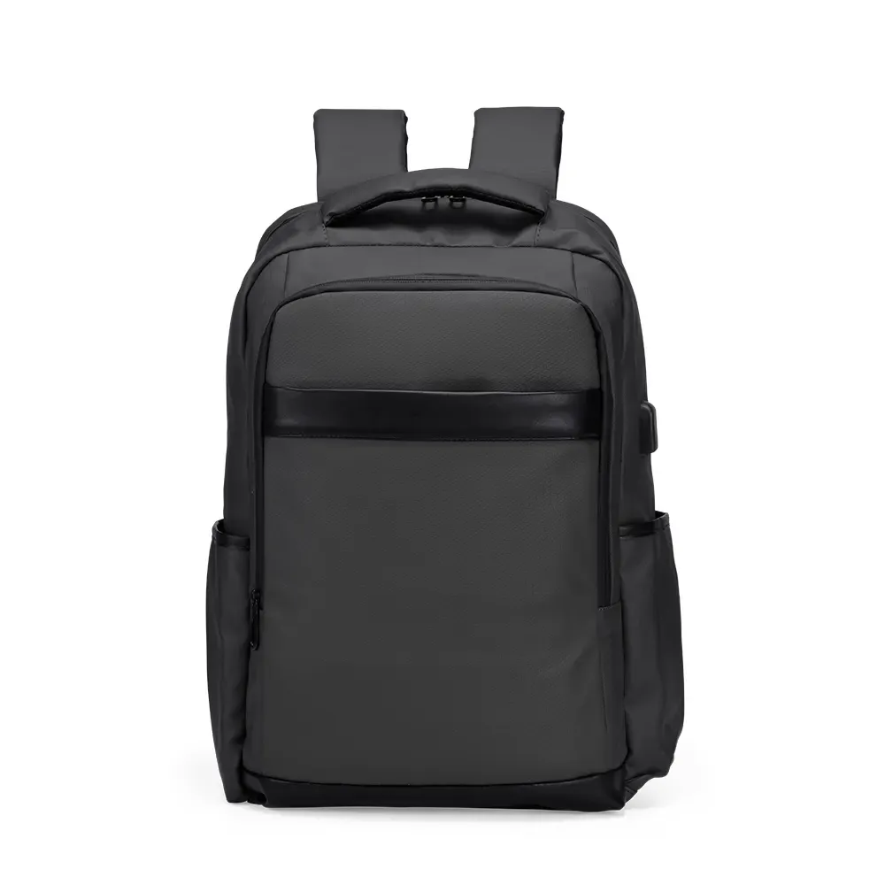 Mochila Couro Sintético 26L com USB e plaquinha personalizada em cinza escuro