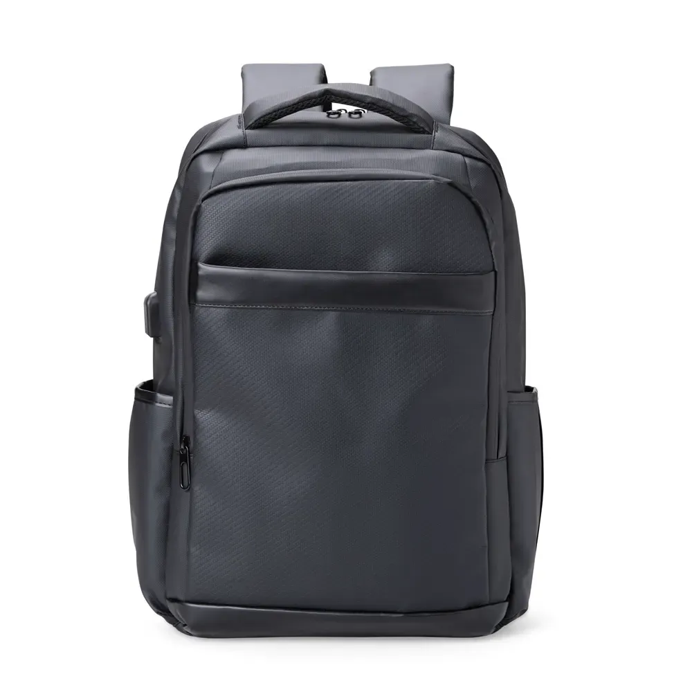 Mochila Couro Sintético 26L com USB e plaquinha personalizada em preto