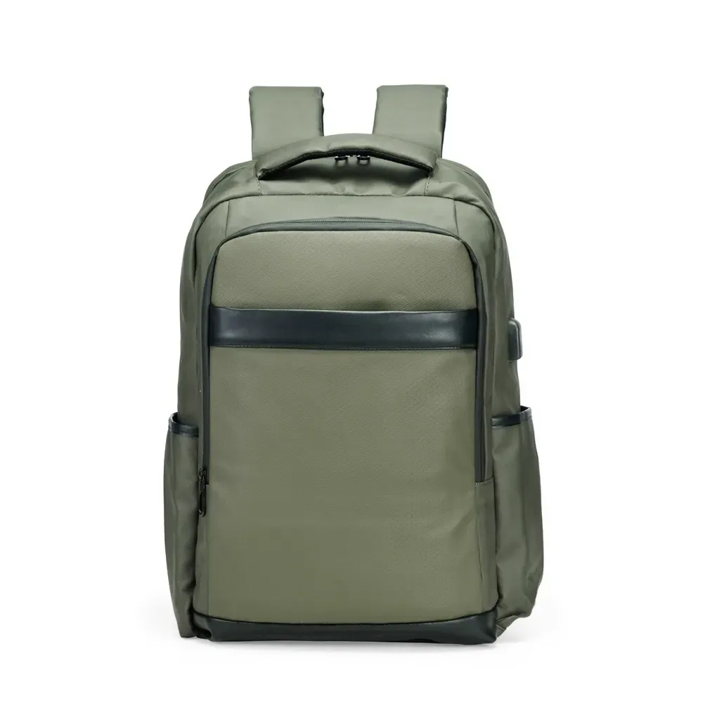 Mochila Couro Sintético 26L com USB e plaquinha personalizada em verde claro