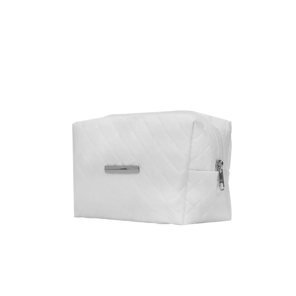 Nécessaire personalizada puff matelassê, couro sintético, cor branca